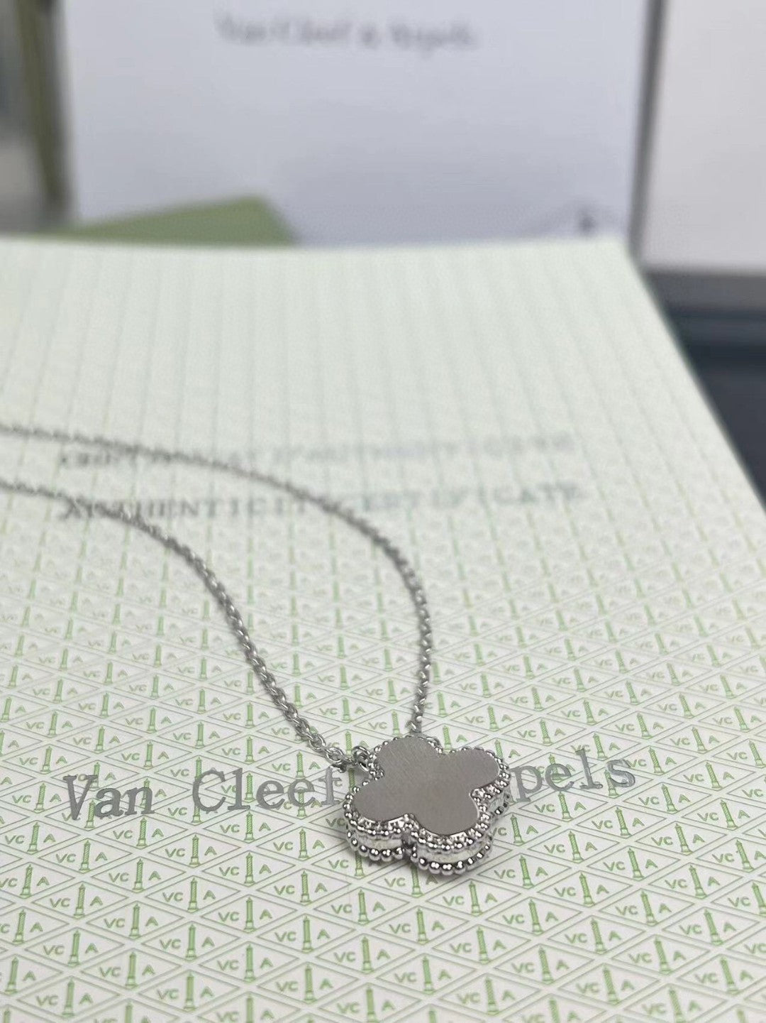 Van Cleef & Arpels Clover Necklace detail 3