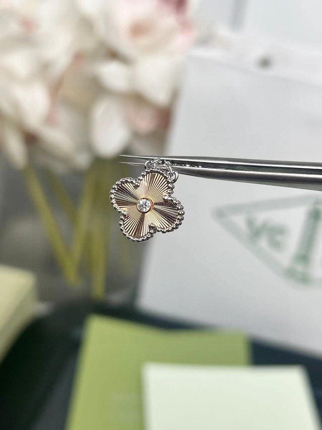 Van Cleef & Arpels Clover Necklace detail 4