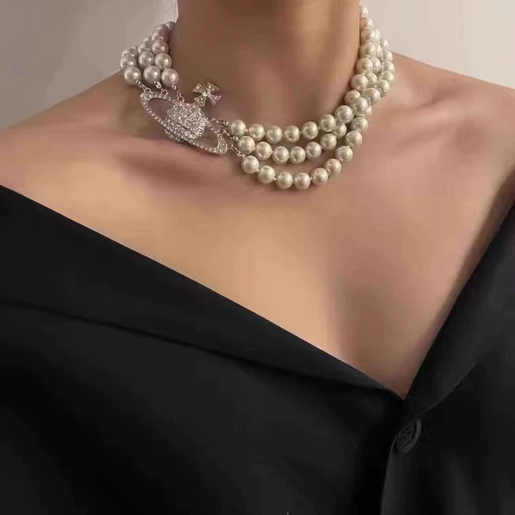 Vivienne Westwood Style Triple Pearl Orb Necklace detail 3